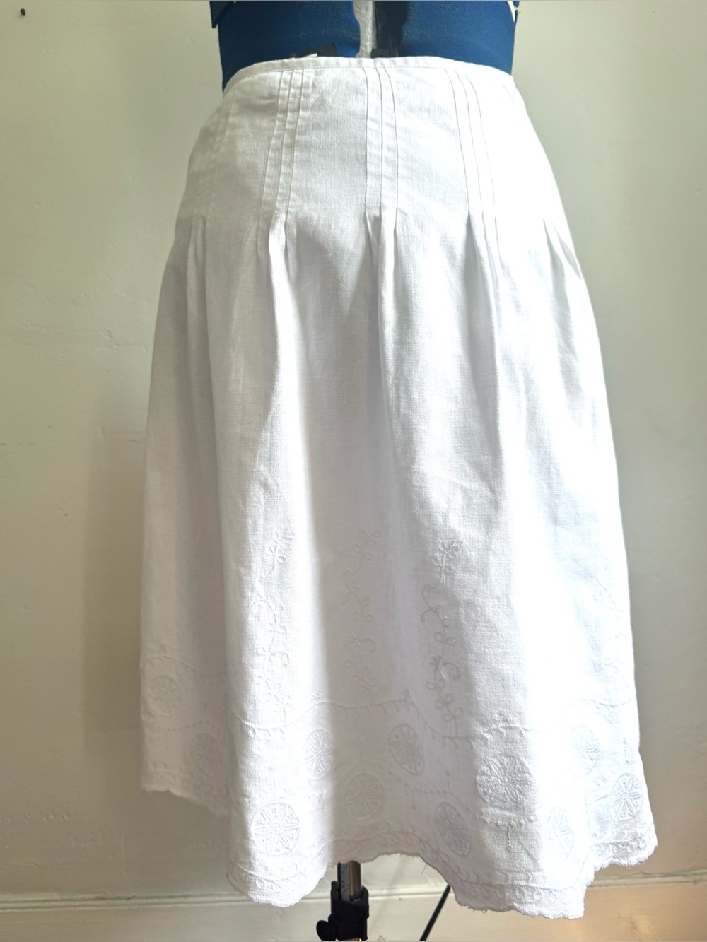 Saint Tropez West Y2K White Eyelet Linen Blend Skirt with PinTuck Gathering